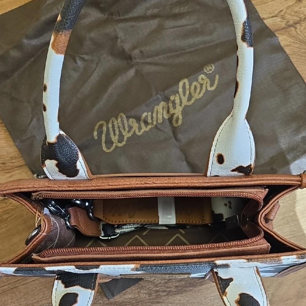 Wrangler Brown and White Cow Print Tote NWT - Picture 2 of 4